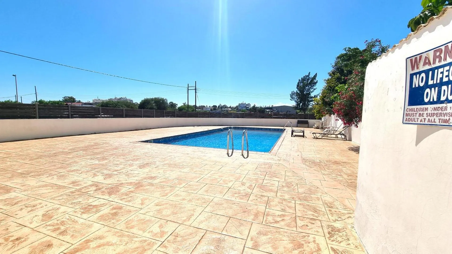 Beach Haven: 7-Minute Walk To The Beach + Pool Larnaca